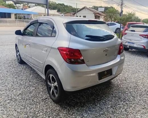 CHEVROLET-ONIX-2014