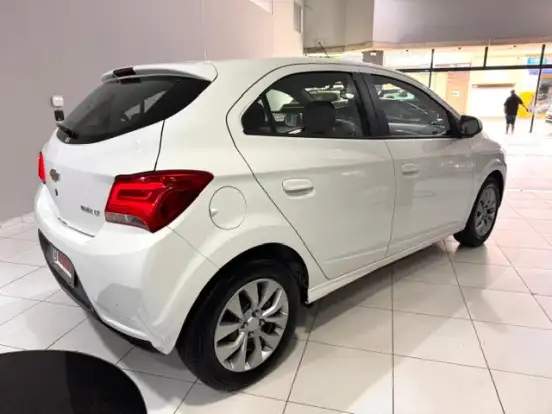 CHEVROLET-ONIX-2016