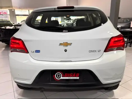CHEVROLET-ONIX-2016