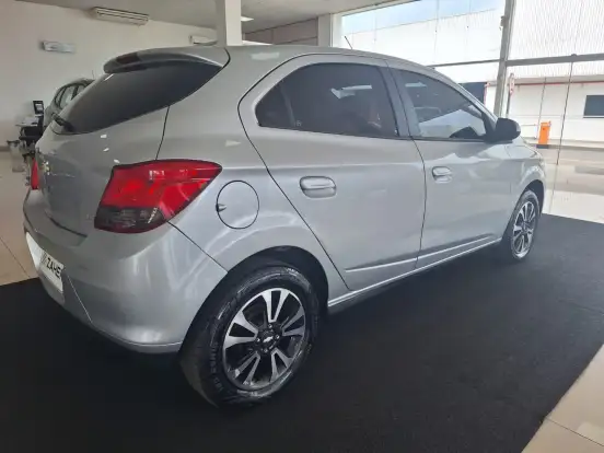 CHEVROLET-ONIX-2014