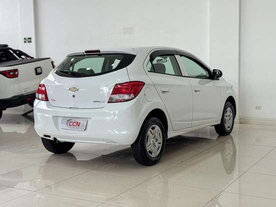 CHEVROLET-ONIX-2015