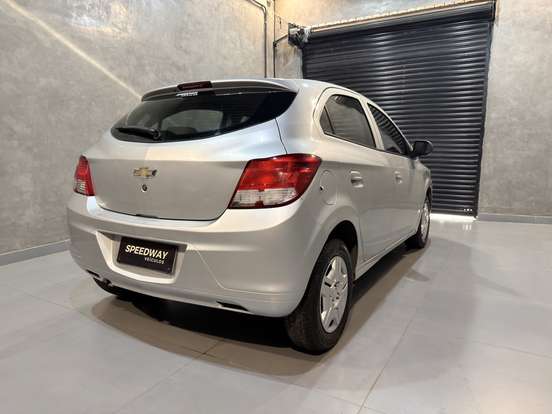CHEVROLET-ONIX-2015