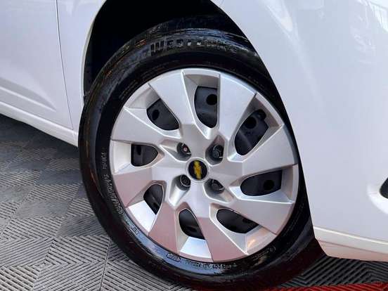 CHEVROLET-ONIX-1.4 MPFI EFFECT 8V FLEX 4P MANUAL CHEVROLET-ONIX-2015