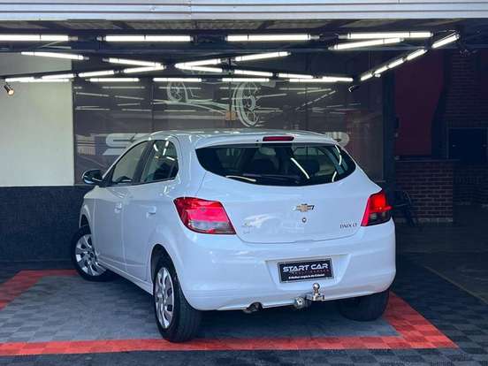 CHEVROLET-ONIX-2015