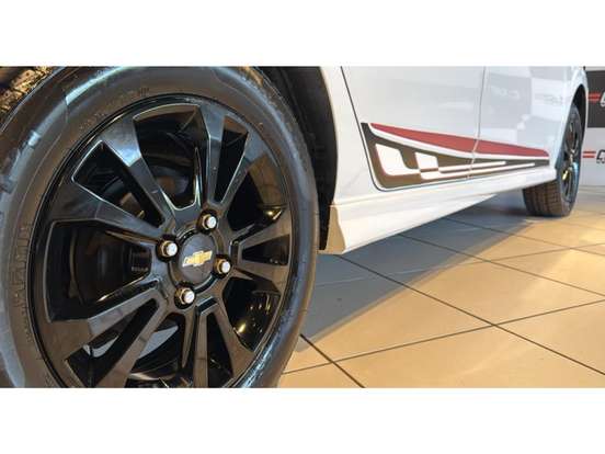 CHEVROLET-ONIX-2015