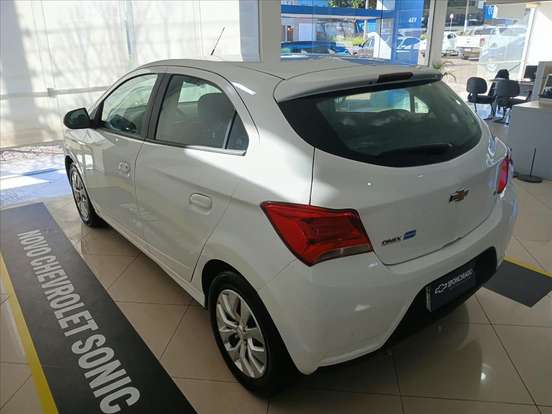 CHEVROLET-ONIX-2018