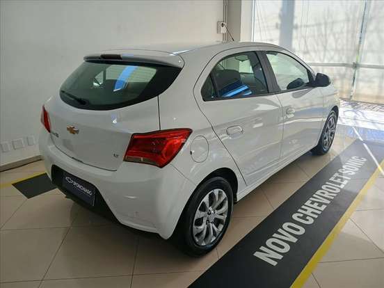 CHEVROLET-ONIX-1.4 MPFI LT 8V FLEX 4P AUTOMÁTICO CHEVROLET-ONIX-2018
