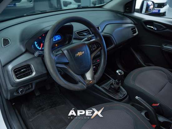 CHEVROLET-ONIX-2015