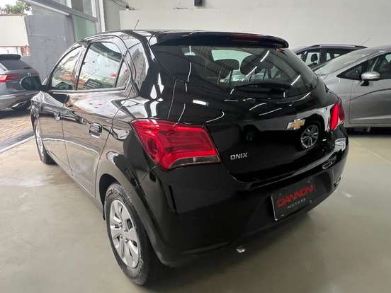 CHEVROLET-ONIX-2018