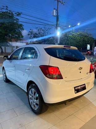 CHEVROLET-ONIX-2015