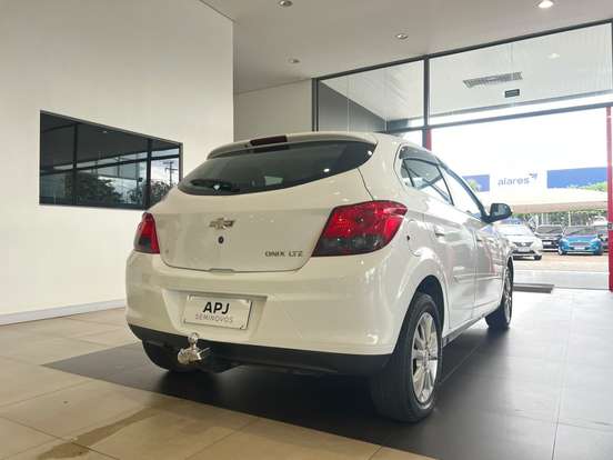 CHEVROLET-ONIX-2013