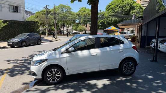 CHEVROLET-ONIX-2015