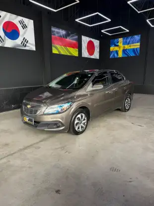 CHEVROLET-PRISMA-2013