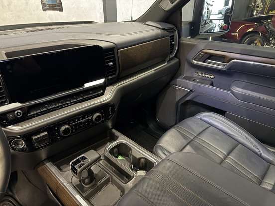 CHEVROLET-SILVERADO-5.3 V8 GASOLINA 1500 HIGH COUNTRY 4X4 AUTOMÁTICO CHEVROLET-SILVERADO-2025