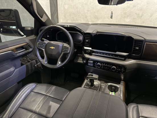CHEVROLET-SILVERADO-5.3 V8 GASOLINA 1500 HIGH COUNTRY 4X4 AUTOMÁTICO CHEVROLET-SILVERADO-2025
