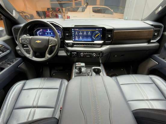 CHEVROLET-SILVERADO-5.3 V8 GASOLINA 1500 HIGH COUNTRY 4X4 AUTOMÁTICO CHEVROLET-SILVERADO-2023