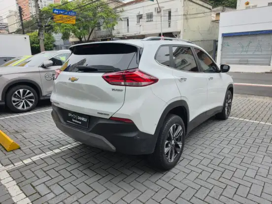 CHEVROLET-TRACKER-2023