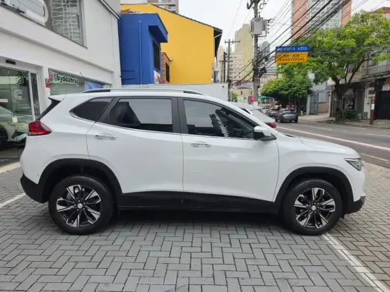 CHEVROLET-TRACKER-2023