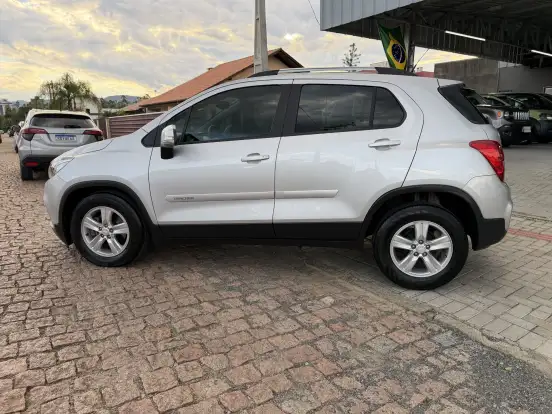 CHEVROLET-TRACKER-2019