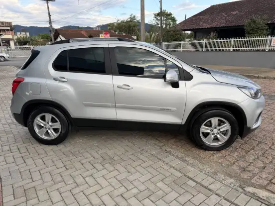 CHEVROLET-TRACKER-2019