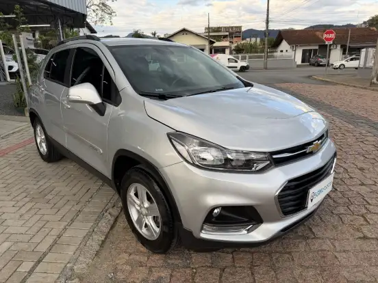 CHEVROLET-TRACKER-2019