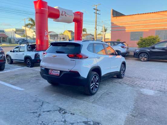 CHEVROLET-TRACKER-2023