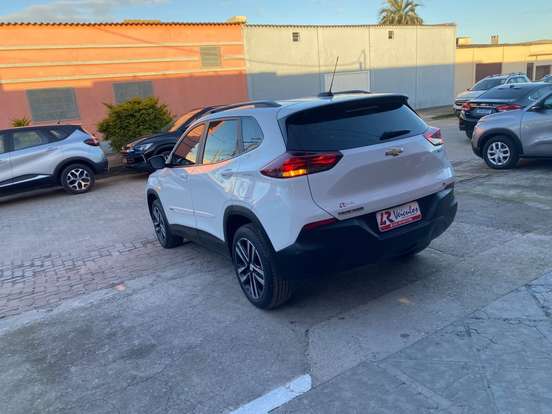CHEVROLET-TRACKER-2023