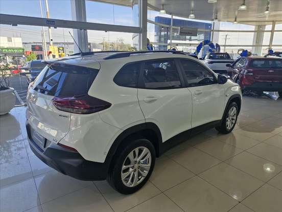 CHEVROLET-TRACKER-2023