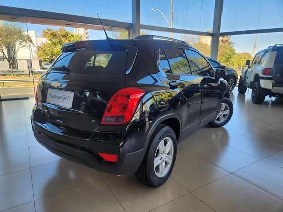 CHEVROLET-TRACKER-2017