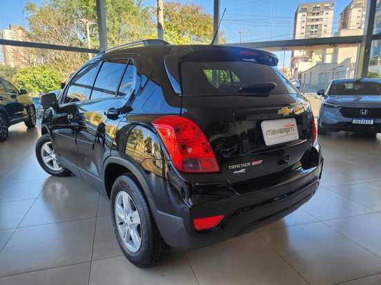 CHEVROLET-TRACKER-2017