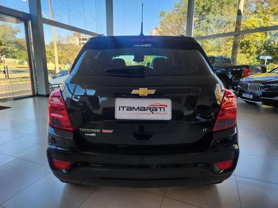 CHEVROLET-TRACKER-2017
