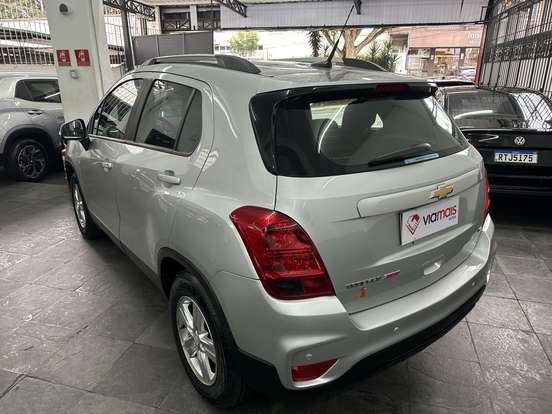 CHEVROLET-TRACKER-2017