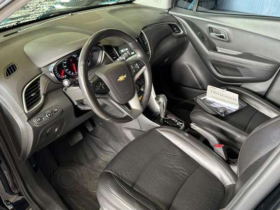 CHEVROLET-TRACKER-2019