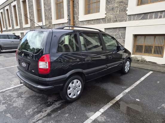 CHEVROLET-ZAFIRA-2010