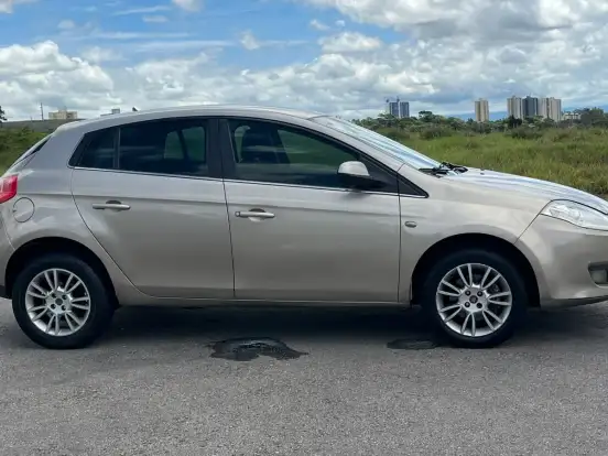 FIAT-BRAVO-1.8 ESSENCE 16V FLEX 4P MANUAL FIAT-BRAVO-2012