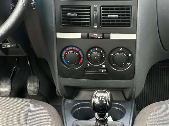 FIAT-IDEA-1.4 MPI ATTRACTIVE 8V FLEX 4P MANUAL FIAT-IDEA-2013