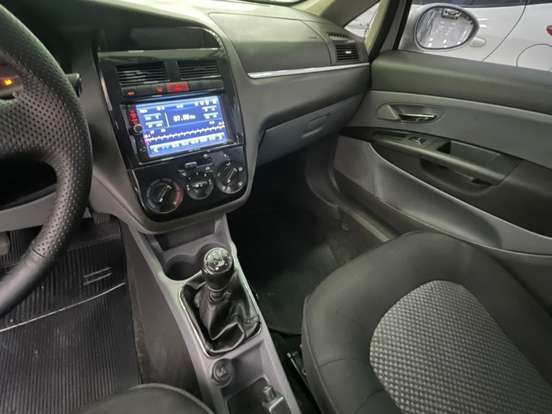 FIAT-LINEA-2011