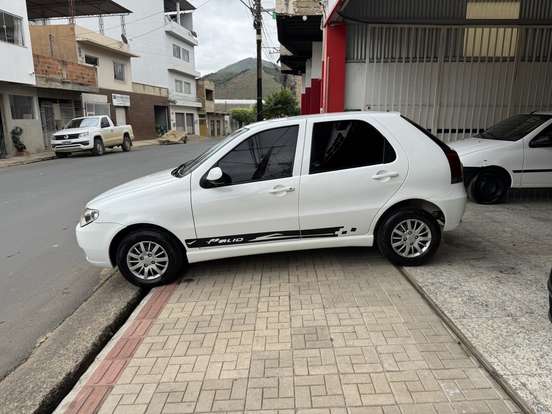FIAT-PALIO-2016