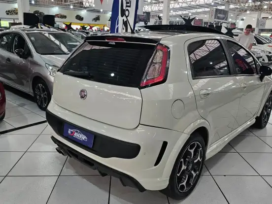 FIAT-PUNTO-1.8 BLACKMOTION 16V FLEX 4P AUTOMATIZADO FIAT-PUNTO-2014