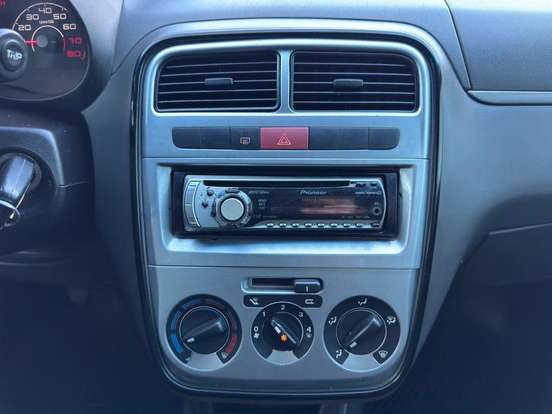FIAT-PUNTO-1.4 ATTRACTIVE 8V FLEX 4P MANUAL FIAT-PUNTO-2010