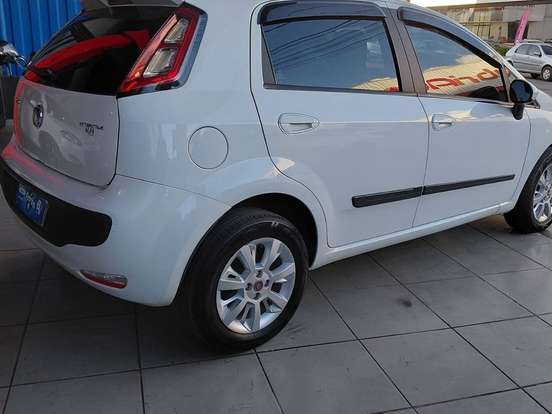 FIAT-PUNTO-2014