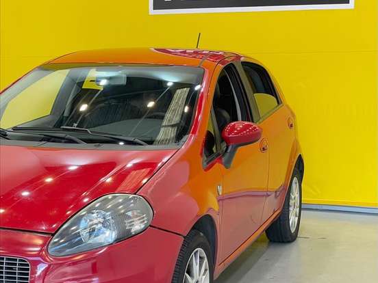 FIAT-PUNTO-1.4 ATTRACTIVE ITALIA 8V FLEX 4P MANUAL FIAT-PUNTO-2011