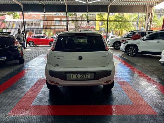 FIAT-PUNTO-1.6 ESSENCE 16V FLEX 4P AUTOMATIZADO FIAT-PUNTO-2012