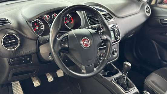 FIAT-PUNTO-2015
