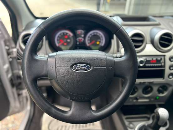 FORD-FIESTA-1.0 ROCAM SE SEDAN 8V FLEX 4P MANUAL FORD-FIESTA-2014