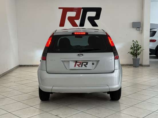 FORD-FIESTA-2011