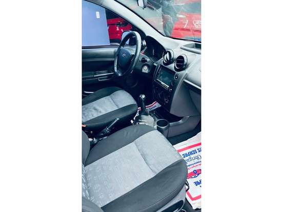 FORD-FIESTA-2010