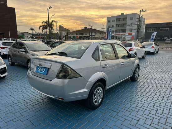 FORD-FIESTA-2011