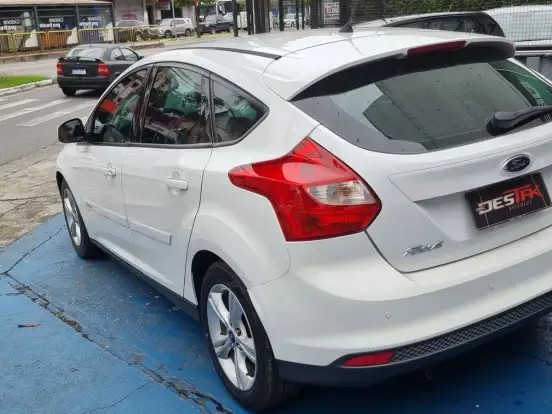 FORD-FOCUS-1.6 SE 16V FLEX 4P POWERSHIFT FORD-FOCUS-2014
