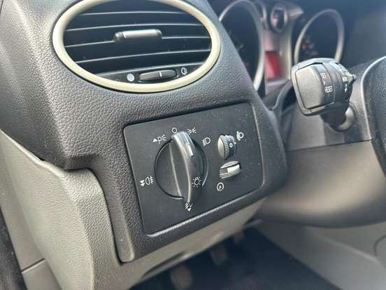 FORD-FOCUS-2012